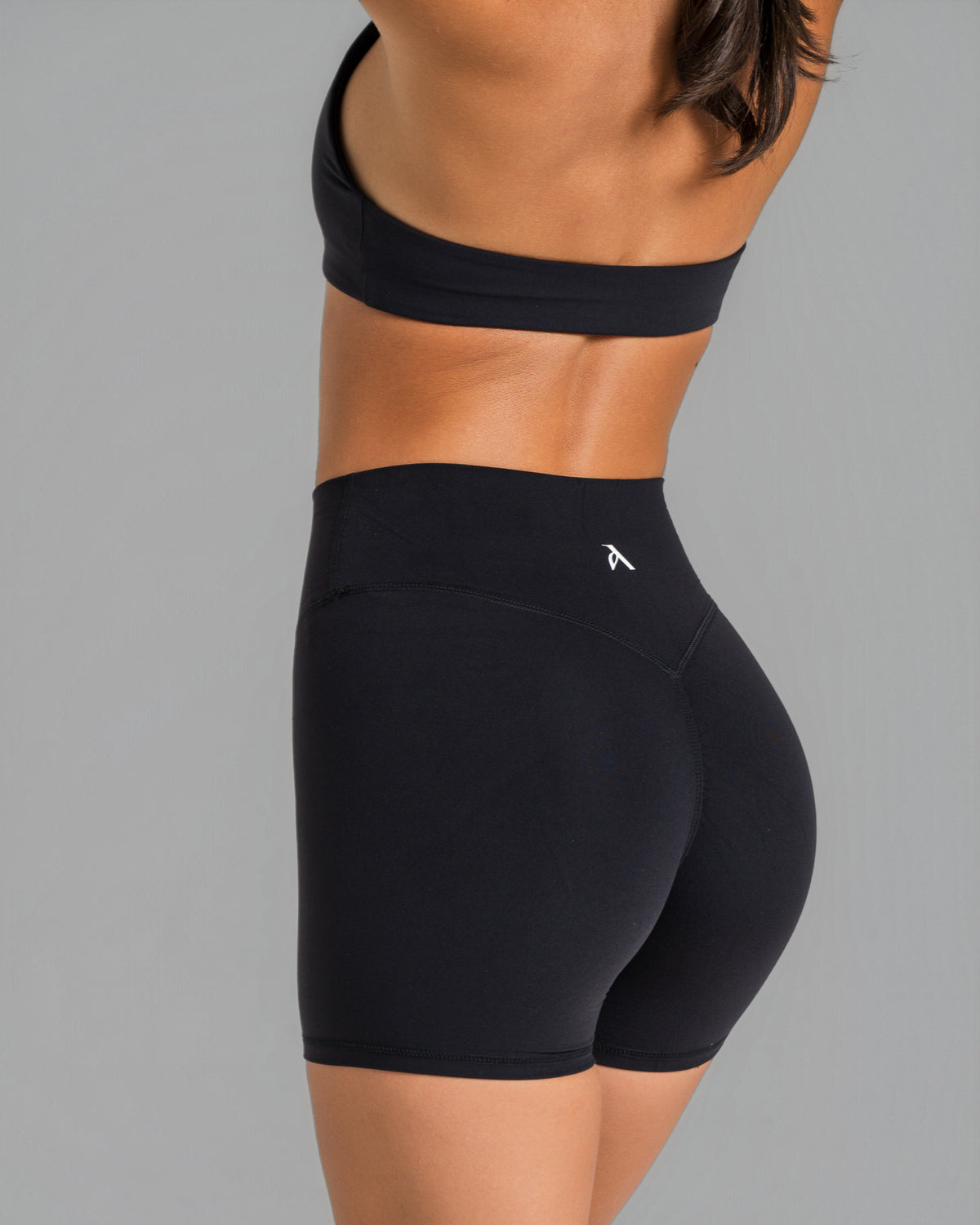 EVERYDAY MOVES SHORTS BLACK