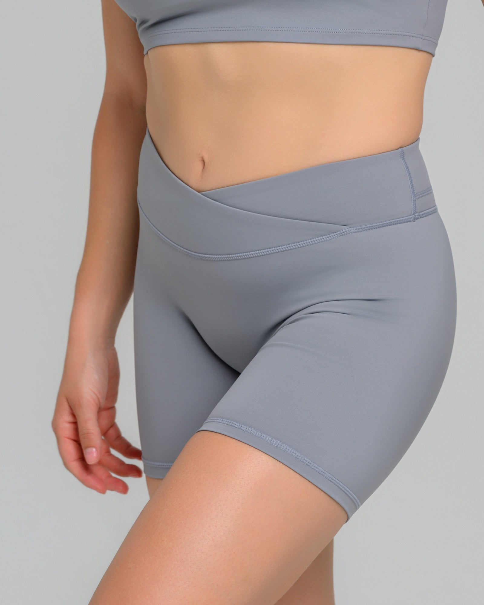 UNSTOPPABLE™ MID WAIST WRAP SHORTS ASH GRAY