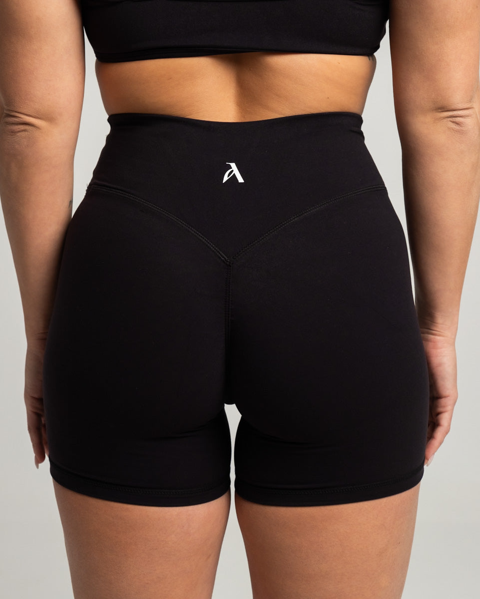 EVERYDAY MOVES SHORTS BLACK