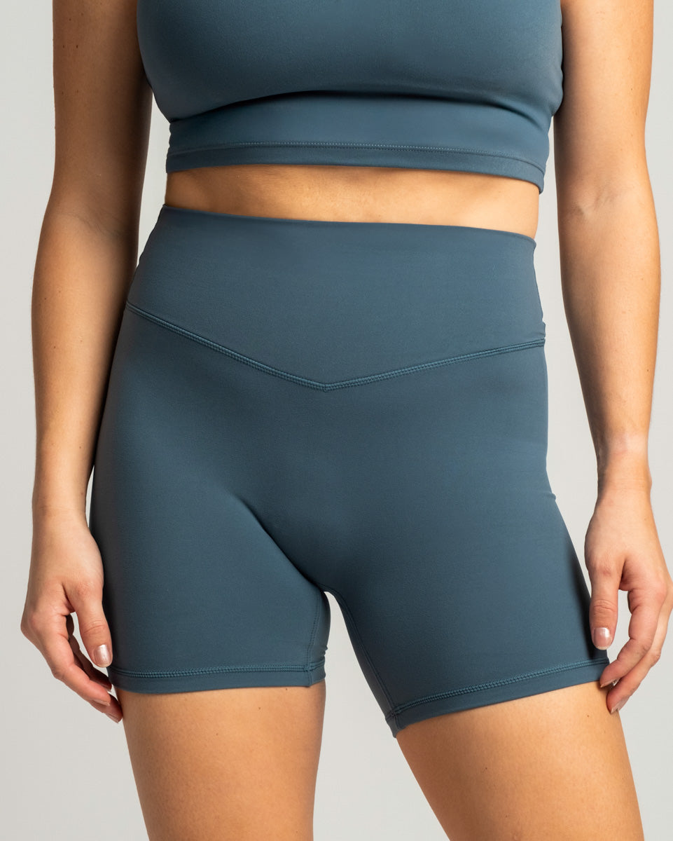 EVERYDAY MOVES SHORTS MISTY BLUE