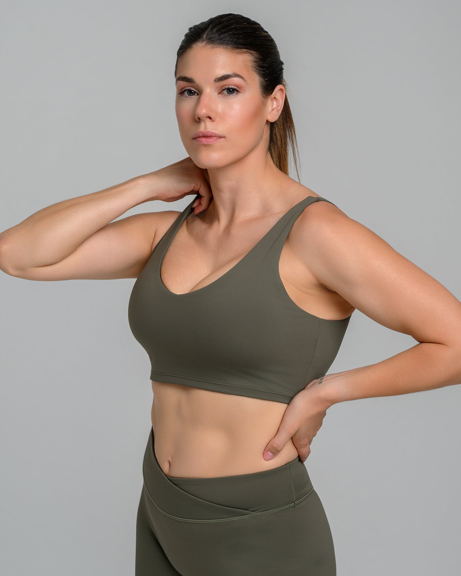 UNSTOPPABLE™ V-NECK BRA OLIVE GREEN