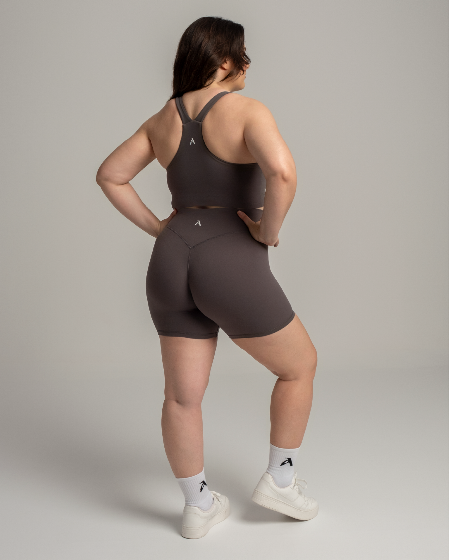 EVERYDAY MOVES SHORTS STONE GRAY